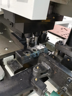 Độ chính xác cao và độ tin cậy CNC máy khoan tấm thép Servo Motor Feed