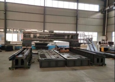 3000 * 3000 kích thước đồ đạc BT50 Máy khoan tấm CNC 30 KW Servo Spindle Motor Power