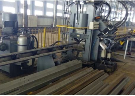 Φ26 × 12 Max. đâm CNC góc kim loại đâm đánh dấu và cắt dây chuyền 3 trục CNC