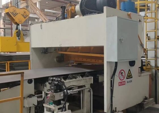 Đường dây sản xuất tấm 1520m/min Tốc độ mở cuộn Đường dây cắt ngang CNC 35tons Trọng lượng cuộn