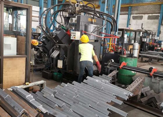 Dây chuyền máy cắt đột góc Cnc 32x7x3m Lực đánh dấu 1000 / 1200KN