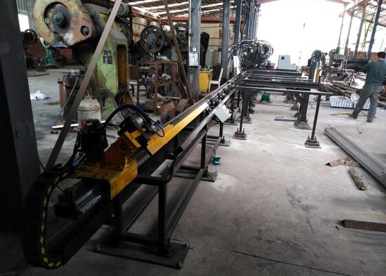 Các thành phần sản xuất quy mô lớn Cnc Flat Steel Channel Steel Punching Typing Machine 3 trục