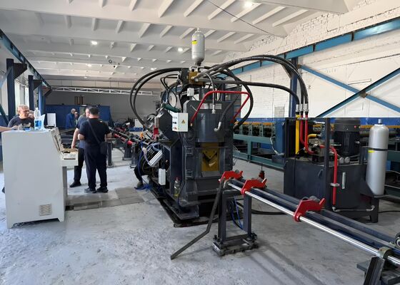 Water Cooling Hydraulic System CNC Angle Metal Punch Cutting Machine 2 Punches Per Side
