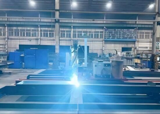 Robot hàn ray trực giao sải tay 2010mm cho dầm cầu cột thép hình chữ H