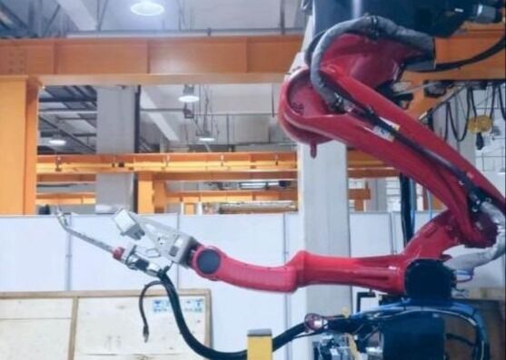 Robot hàn ray ngược với độ lặp lại ±0.07mm, chống chịu ánh sáng 180000 Lux