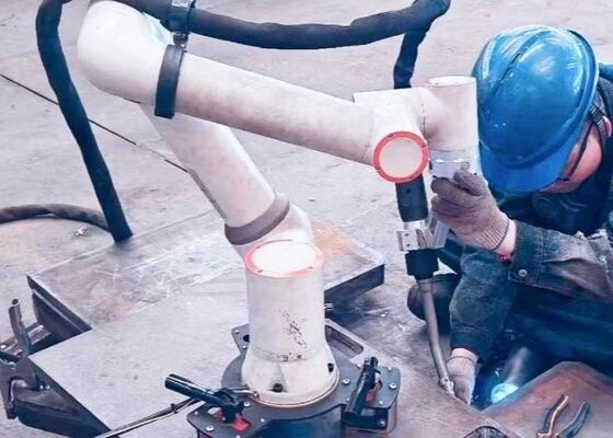 Intelligent Interaction Collaborative Welding Robots For Human Robot Collaboration (tạm dịch: Tương tác thông minh, hợp tác)